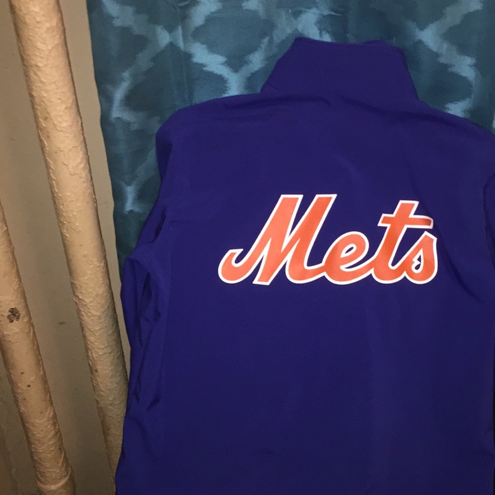 I’m selling a met jacket